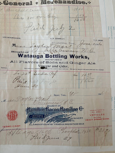 Invoice for bottled soda and phosphate from a Tennessee manufacturer.